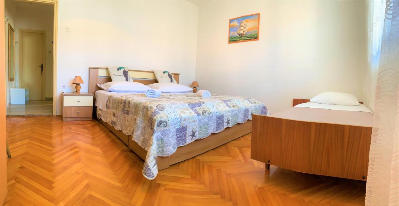 Roko Apartment House Примоштен Екстер'єр фото