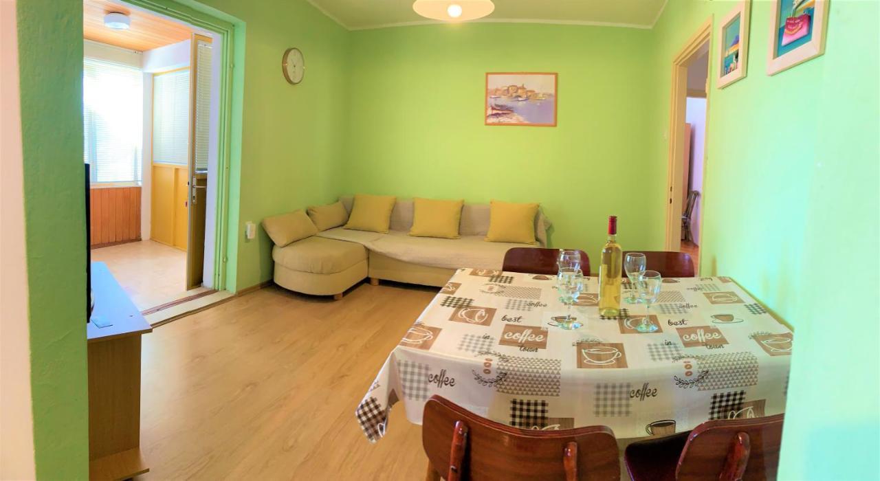 Roko Apartment House Примоштен Екстер'єр фото