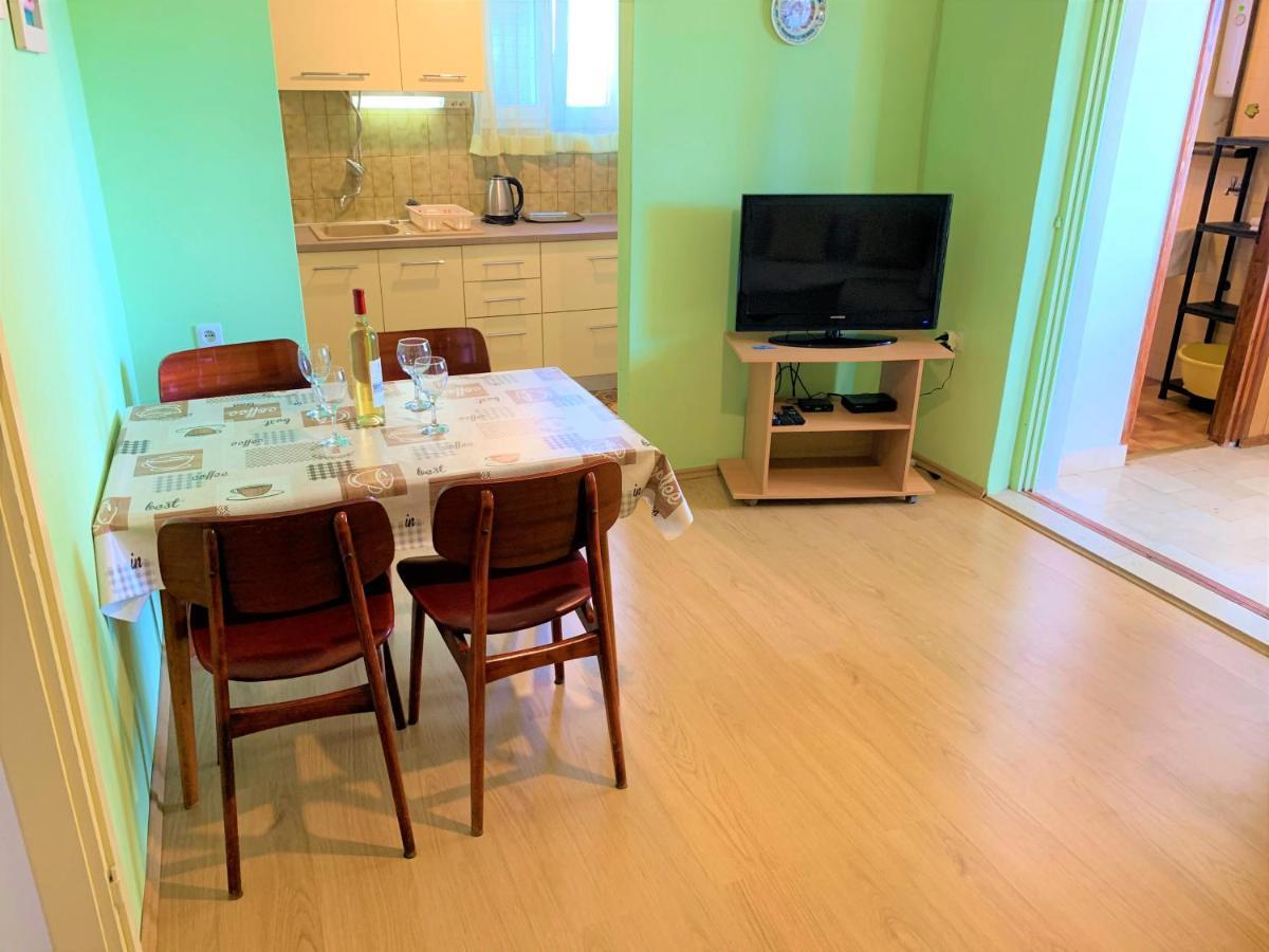 Roko Apartment House Примоштен Екстер'єр фото