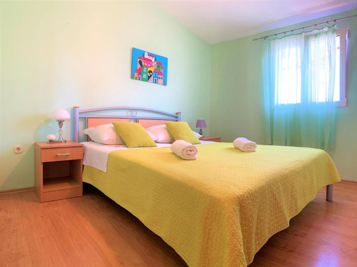 Roko Apartment House Примоштен Екстер'єр фото