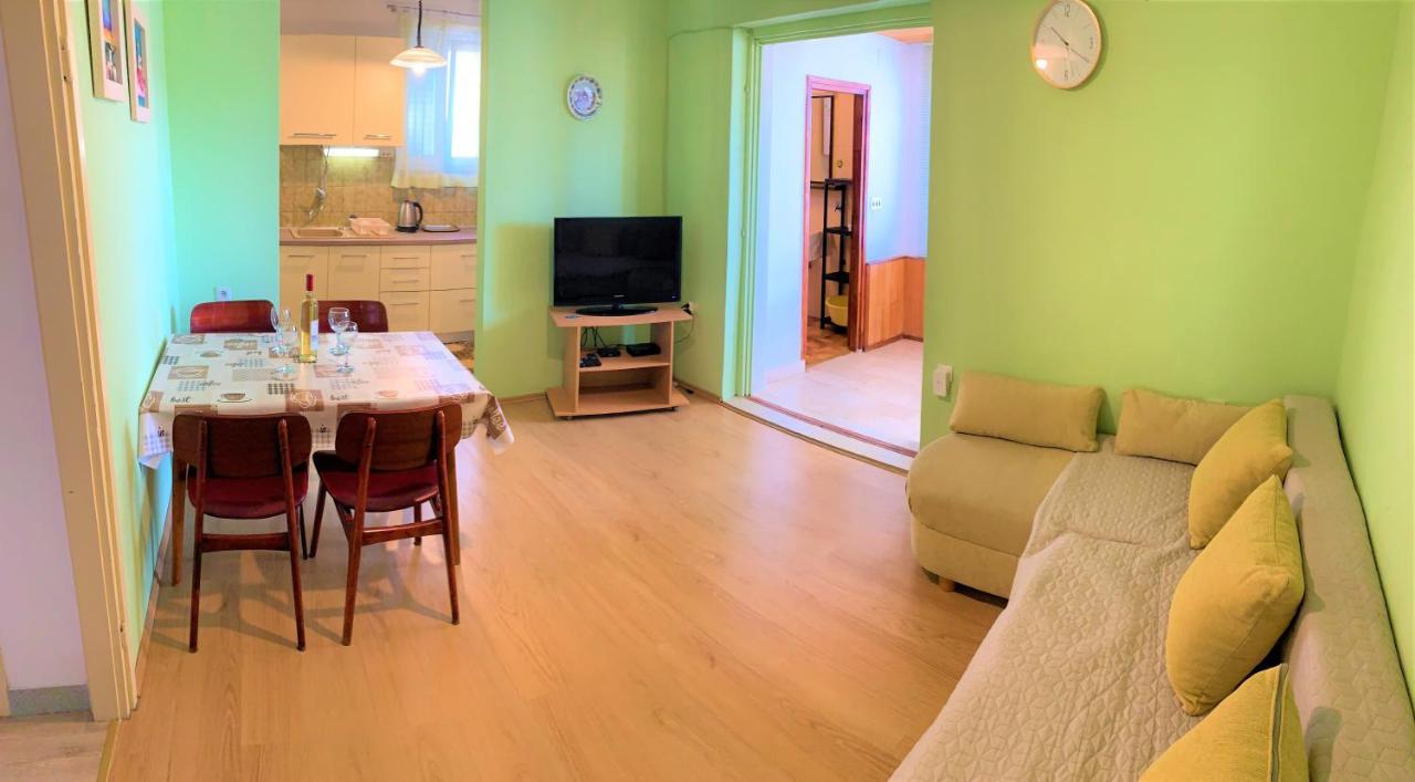 Roko Apartment House Примоштен Екстер'єр фото