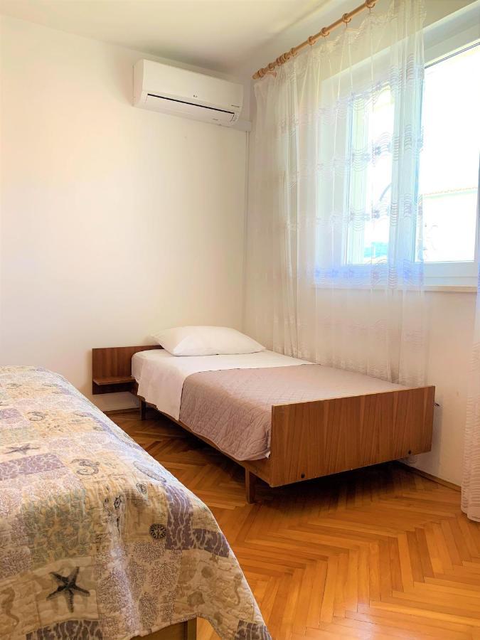 Roko Apartment House Примоштен Екстер'єр фото