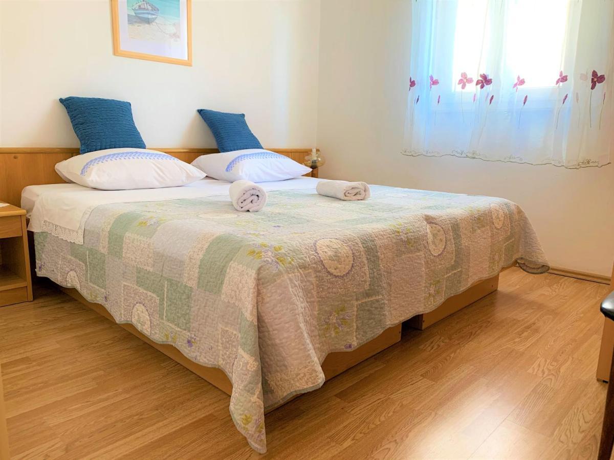 Roko Apartment House Примоштен Екстер'єр фото