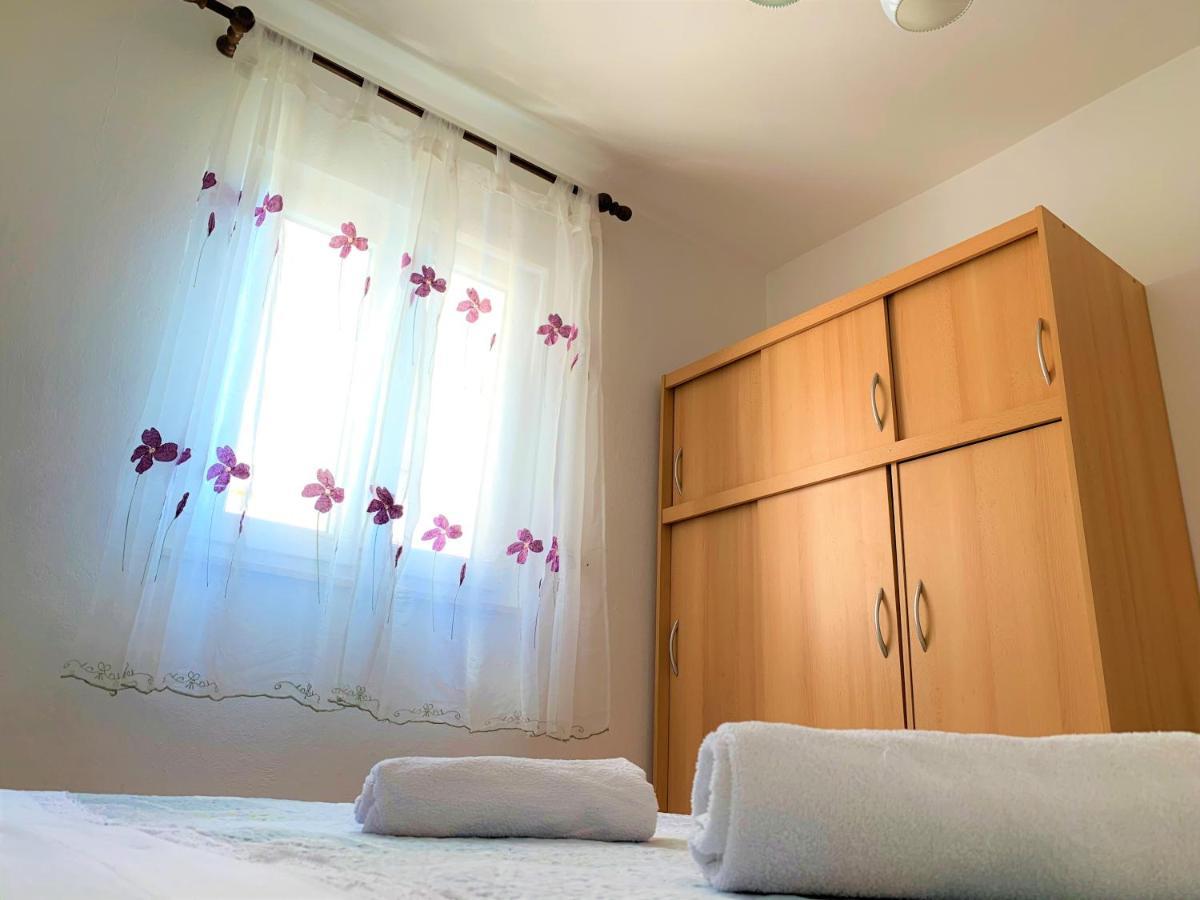Roko Apartment House Примоштен Екстер'єр фото