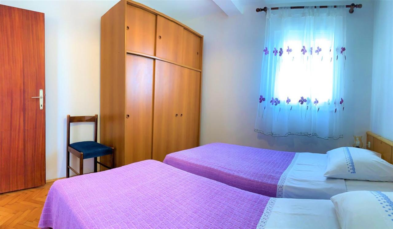 Roko Apartment House Примоштен Екстер'єр фото
