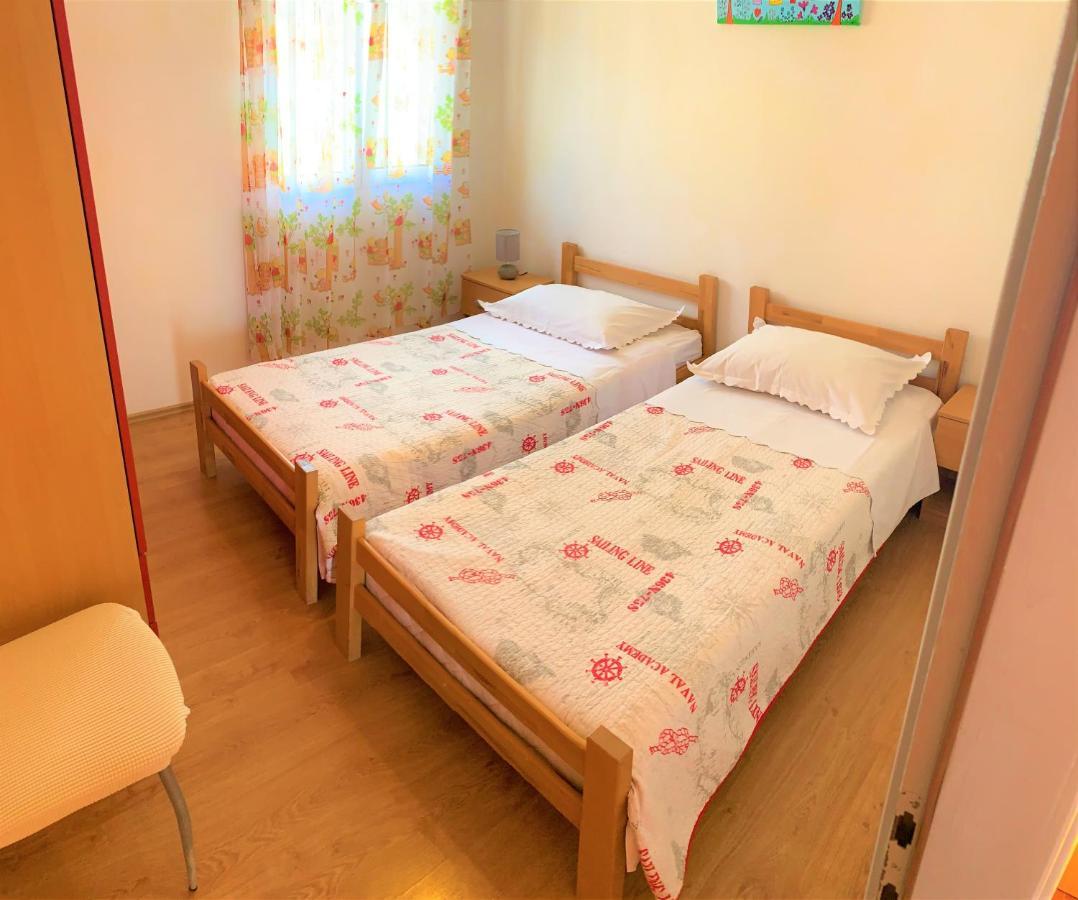 Roko Apartment House Примоштен Екстер'єр фото